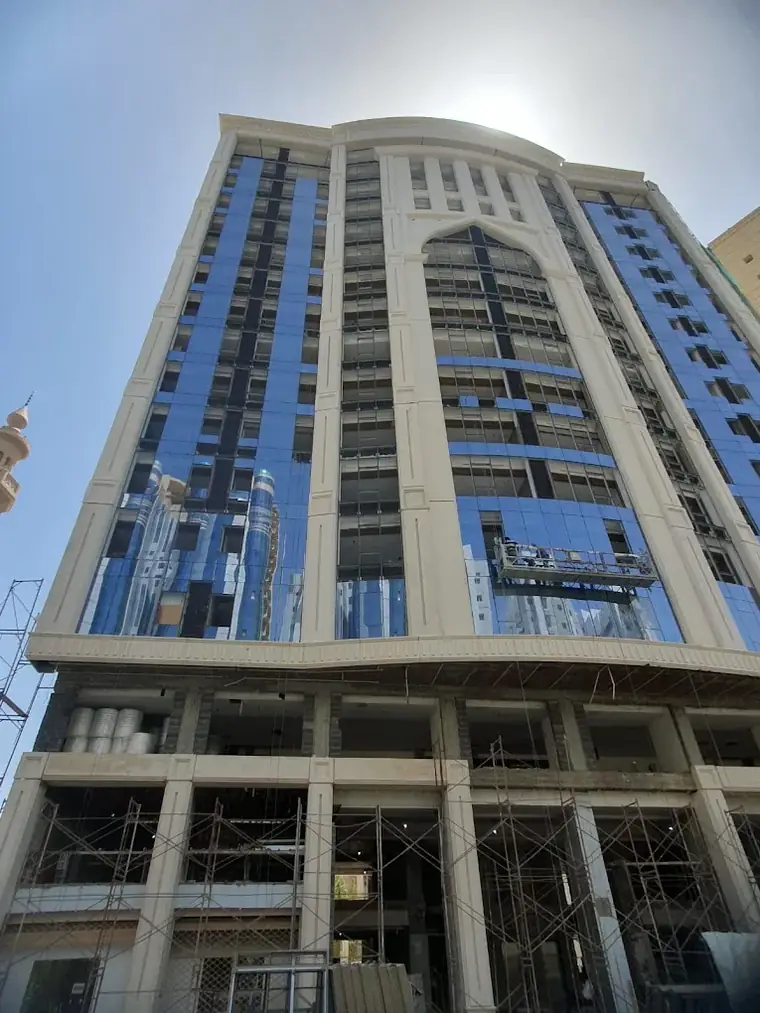 Glass facade of a commercial tower under execution