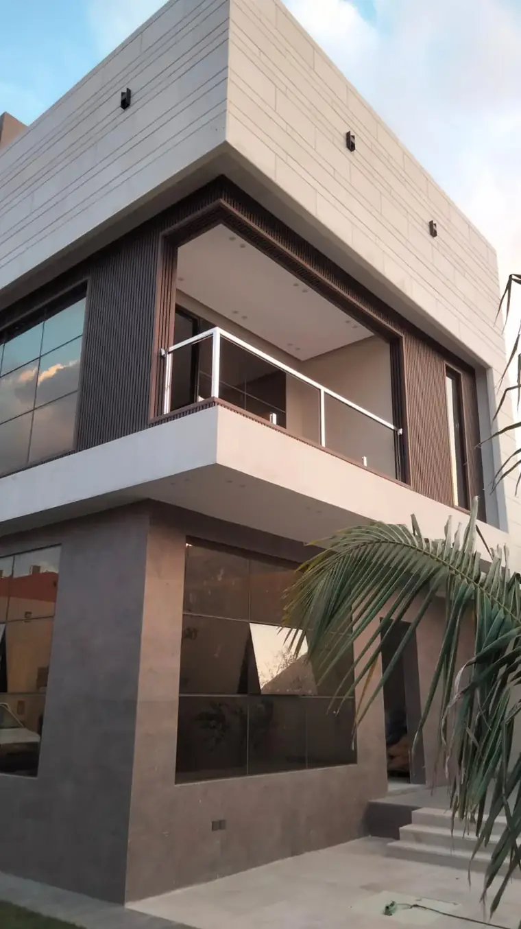 Villa facade in Al-Awali with aluminium and glass finishes